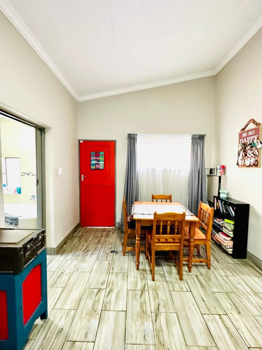 8-Bedroom, 4-Bath Home - No Loadshedding, Excellent Investment Opportunity