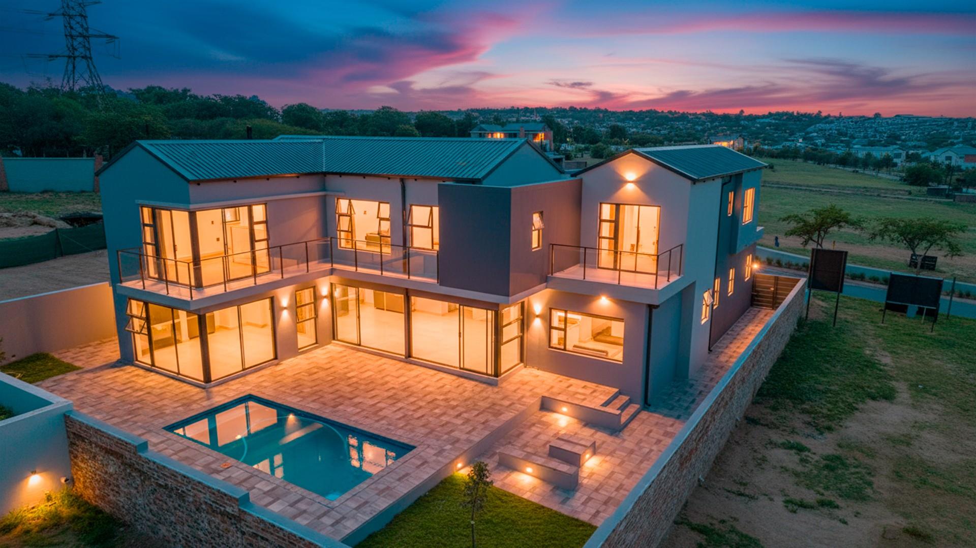 Brand New Five Bedroom Family Home in Helderfontein Estate