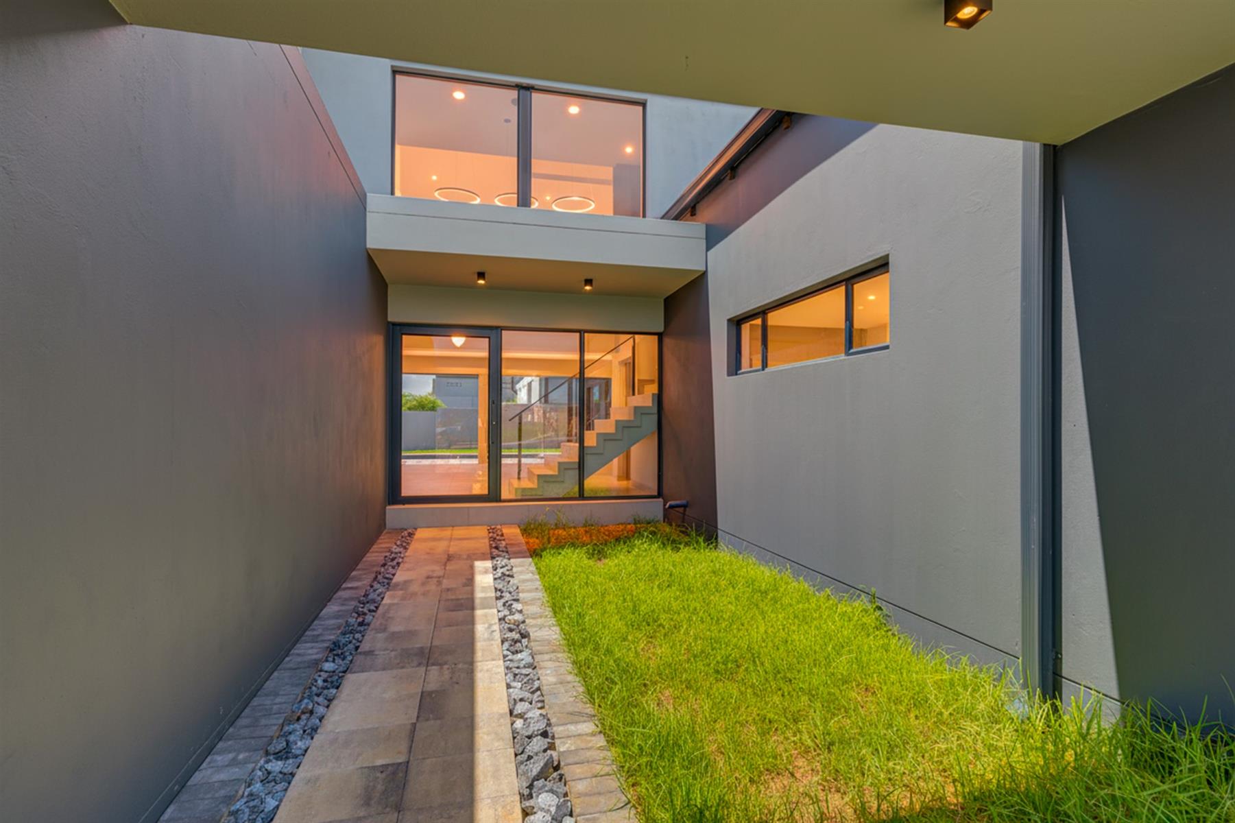 Brand New Five Bedroom Family Home in Helderfontein Estate