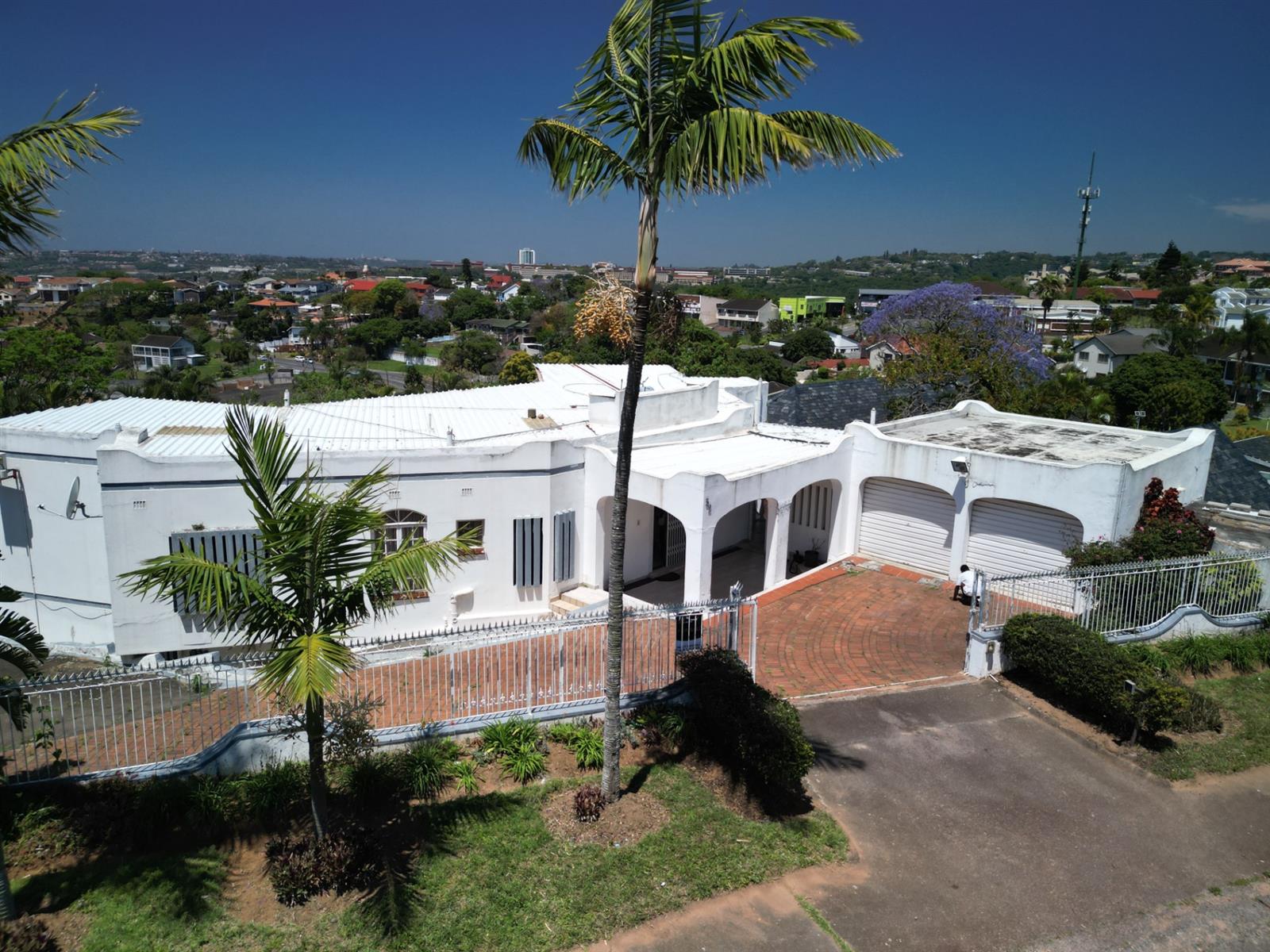 SPACIOUS 5 BEDROOM HOUSE IN RESERVOIR HILLS