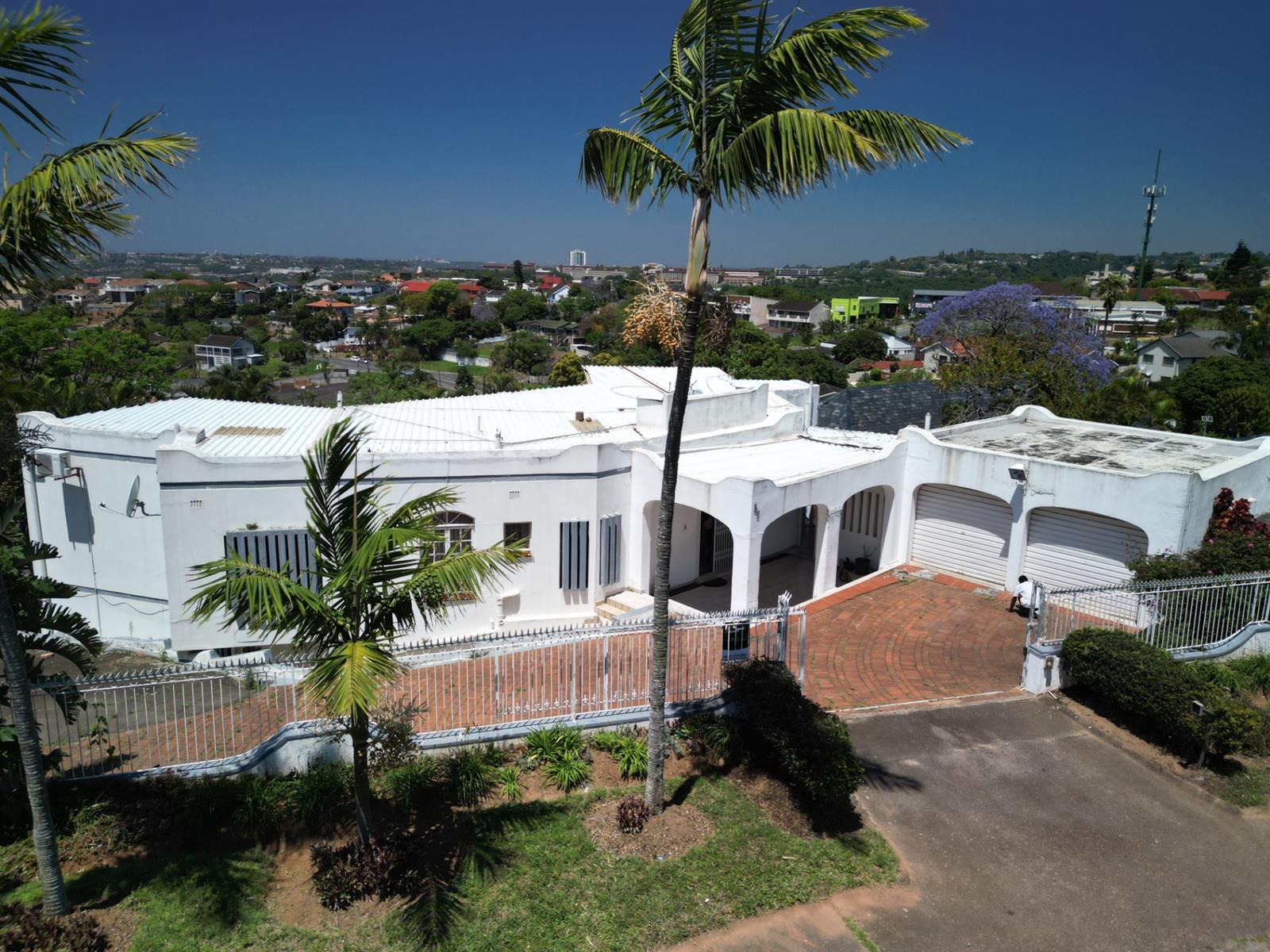 SPACIOUS 5 BEDROOM HOUSE IN RESERVOIR HILLS