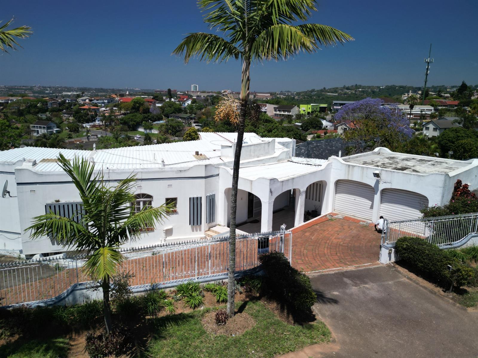 SPACIOUS 5 BEDROOM HOUSE IN RESERVOIR HILLS