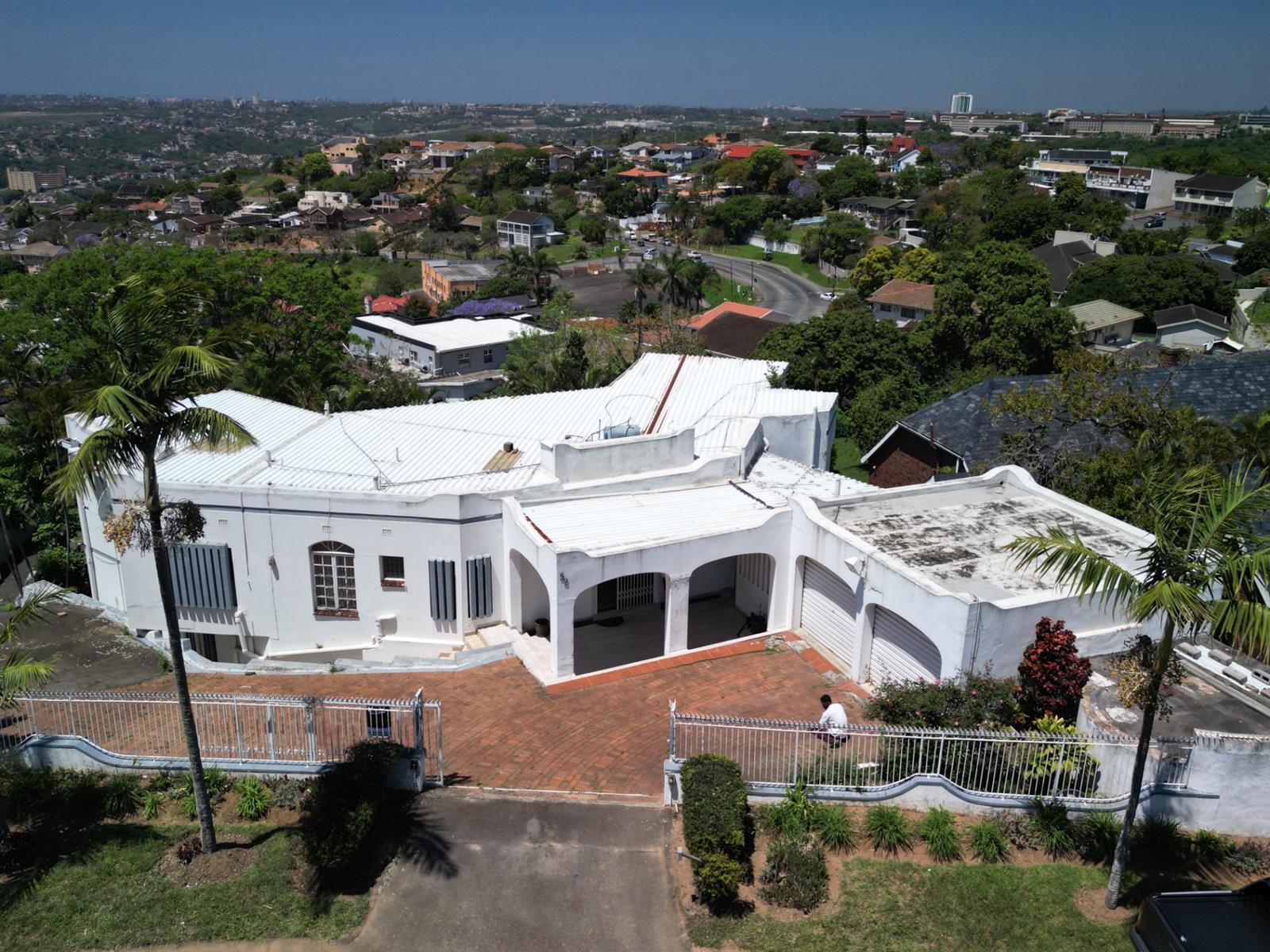 SPACIOUS 5 BEDROOM HOUSE IN RESERVOIR HILLS