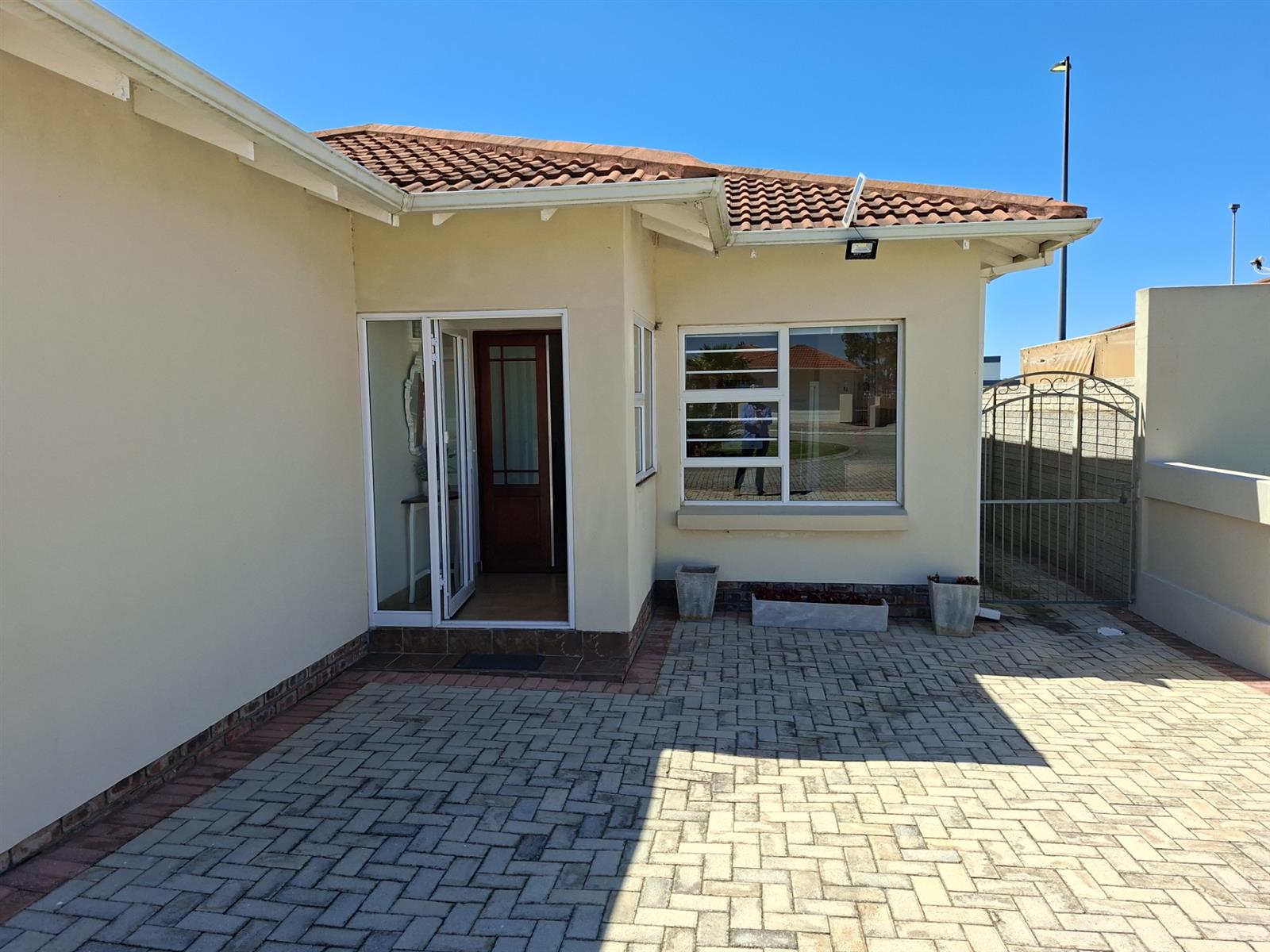 UNDER OFFER / André Theron Realtor / Sole Mandate / Townhouse Parsonsvlei
