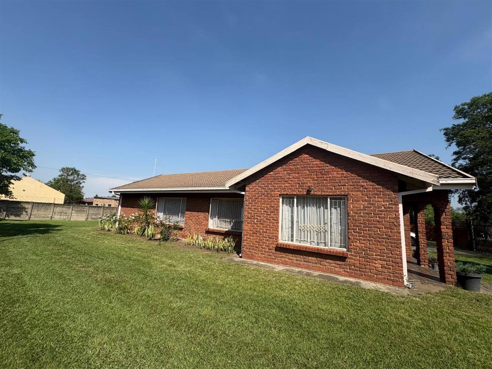 Solid Style Meets Modern Comfort in Pioneer Park!