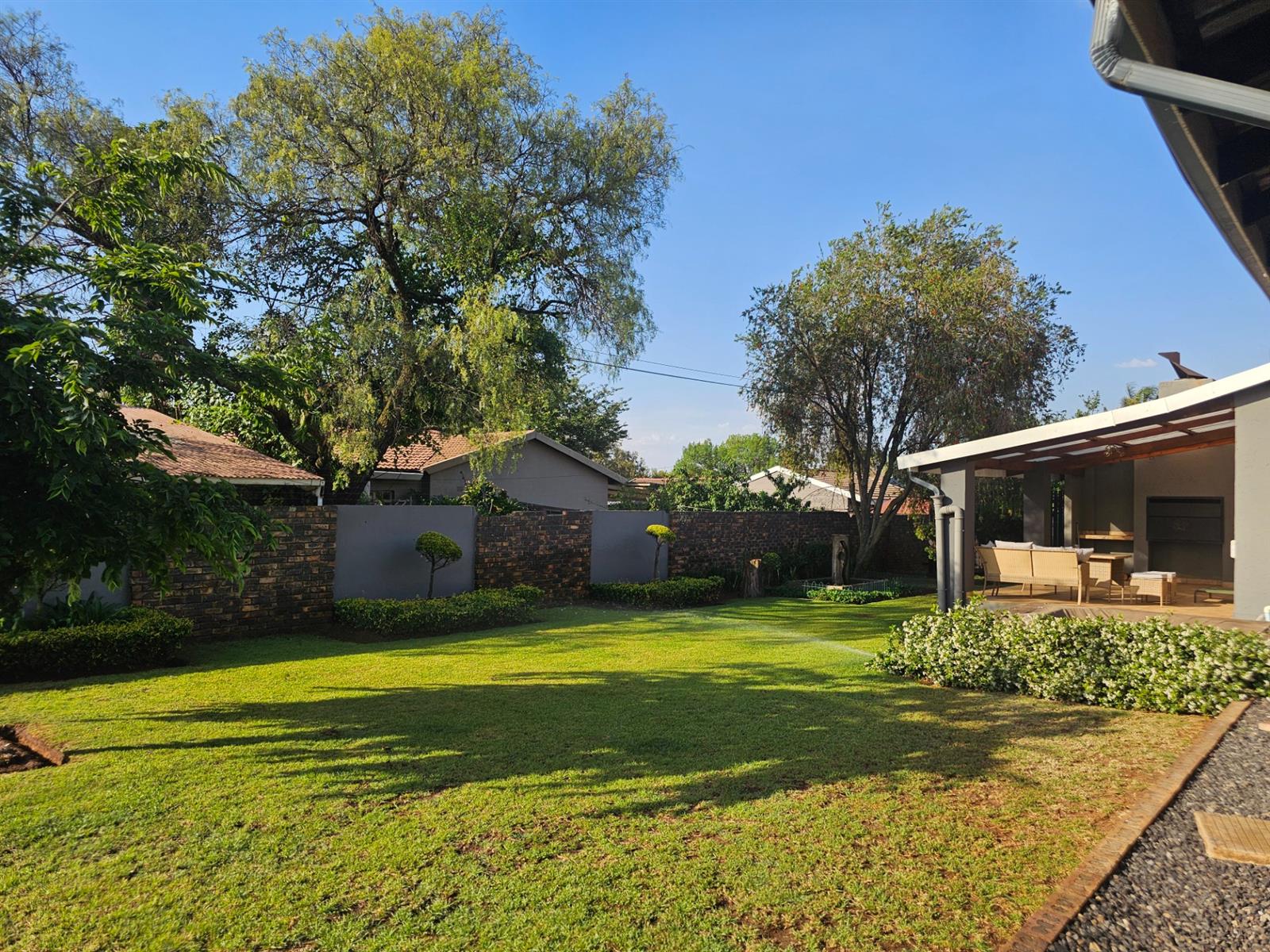 House with one bedroom flat in Aerorand