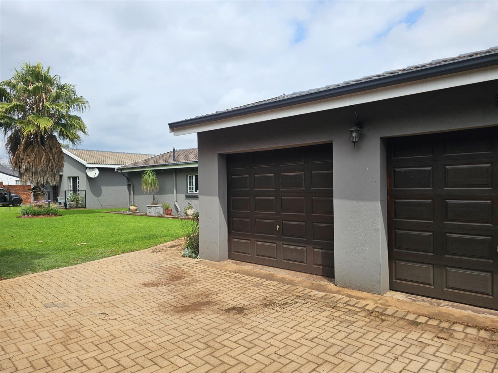 House with one bedroom flat in Aerorand