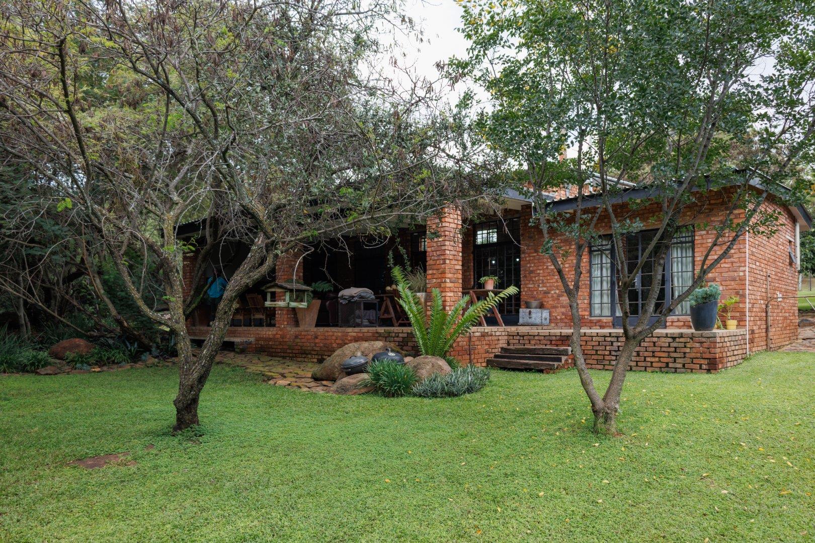 Farm For Sale in Hartbeespoort Rural, Hartbeespoort, North West