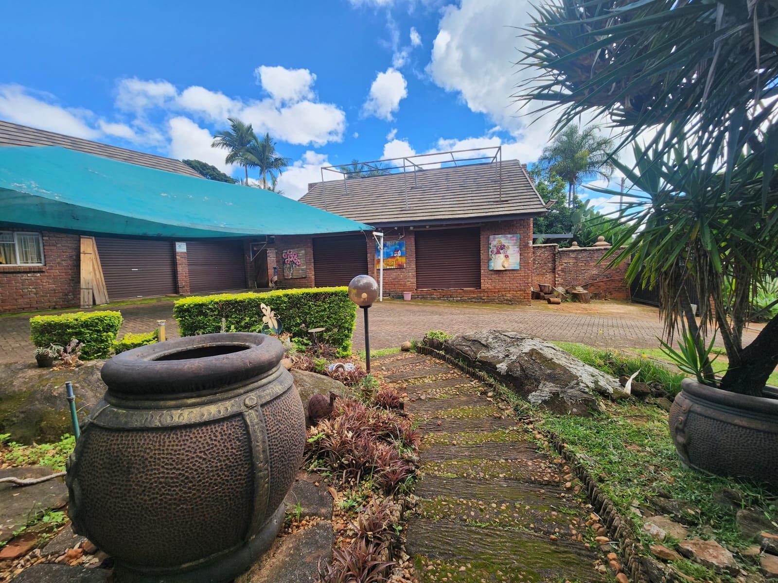 Luxury Family Retreat with Heated Pool, Sauna and Dual-Living Potential in Aqua Park