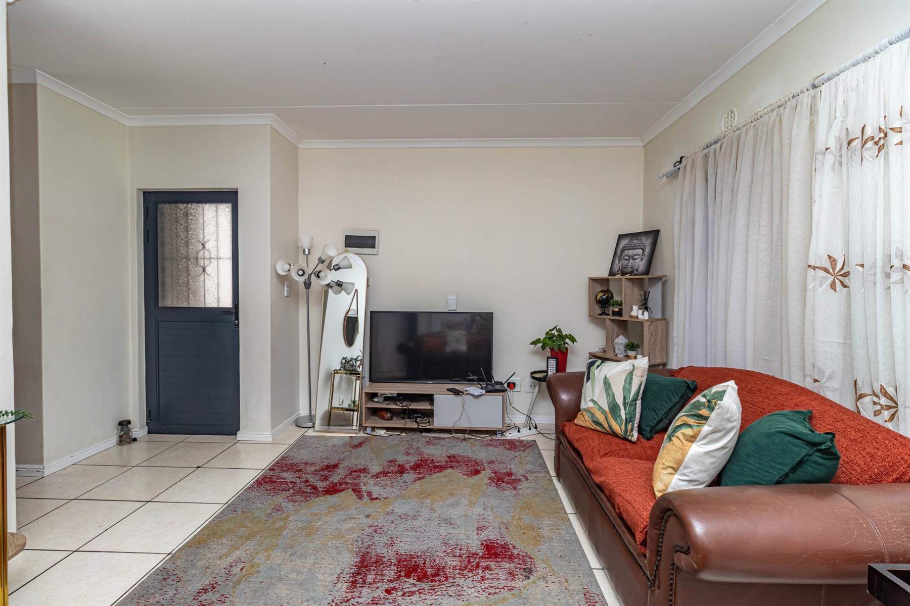 2-Bedroom Ground Floor Apartment with Garden Access - Sierra Views, Burgundy Estate