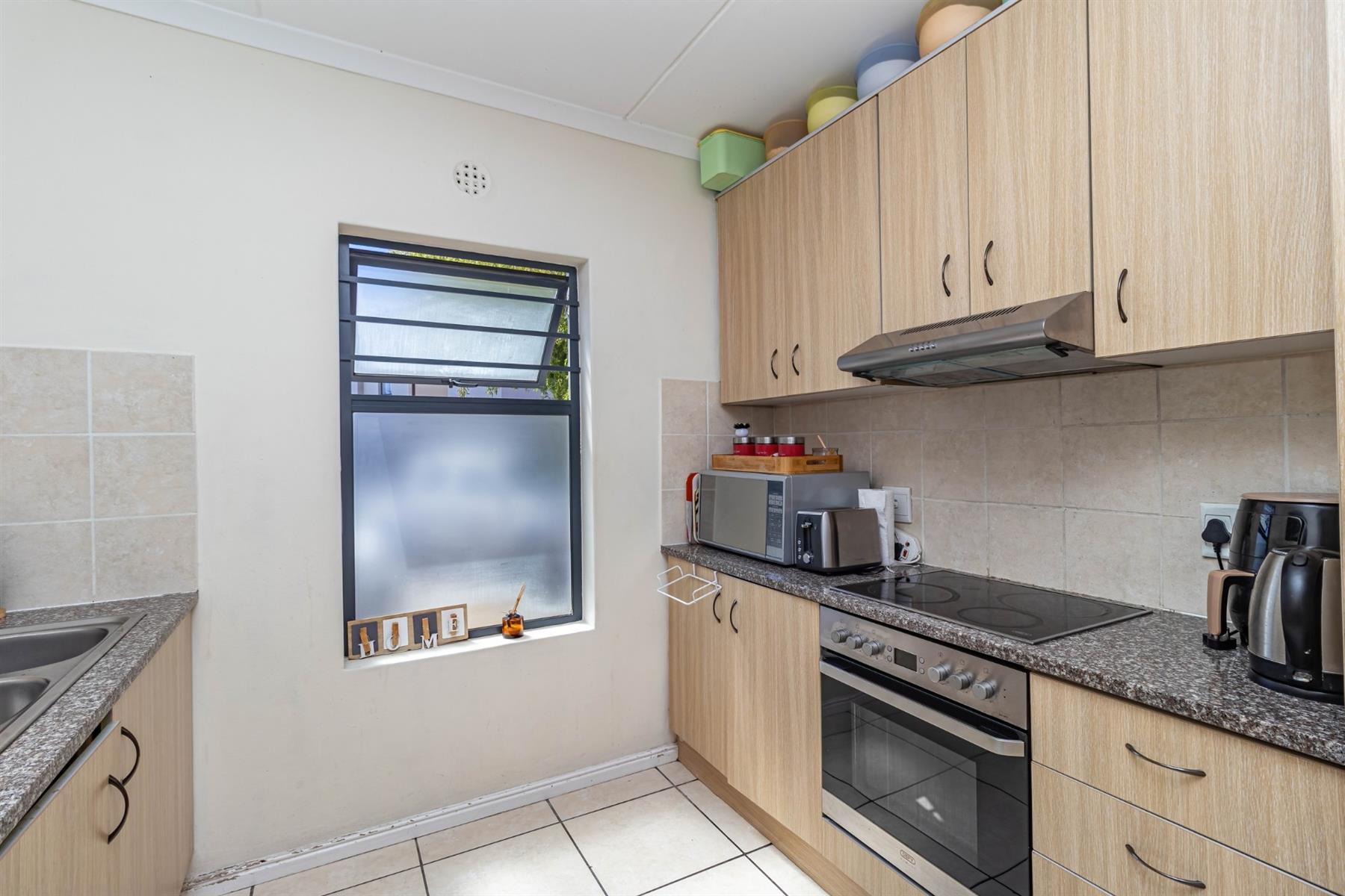 2-Bedroom Ground Floor Apartment with Garden Access - Sierra Views, Burgundy Estate