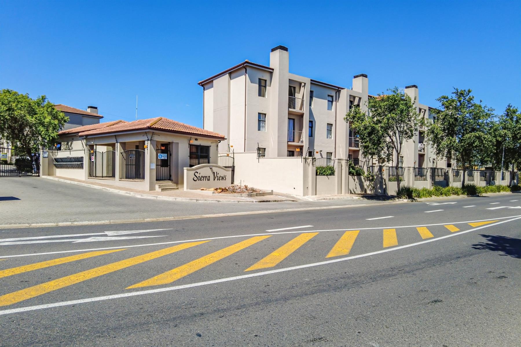 2-Bedroom Ground Floor Apartment with Garden Access - Sierra Views, Burgundy Estate