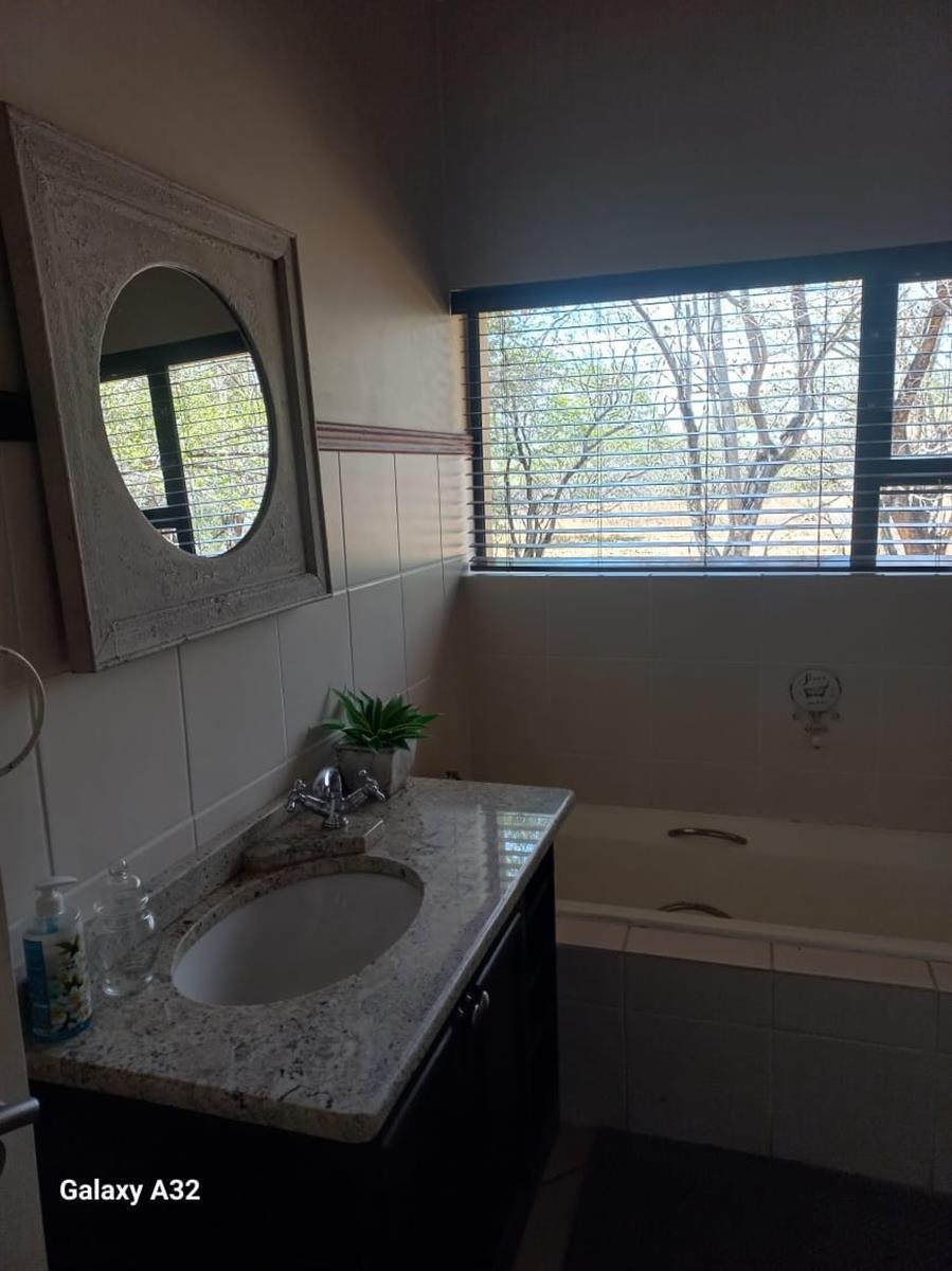 Beautiful 4-bedroom, 3-bathroom family home in Shona Langa for sale