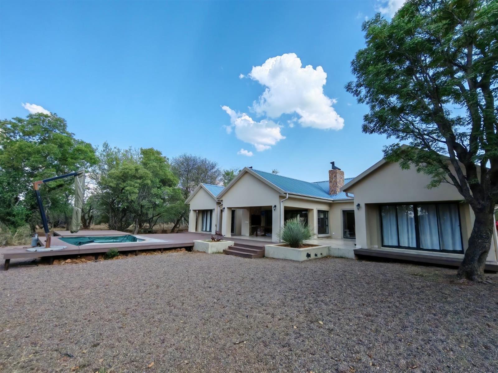 Beautiful 4-bedroom, 3-bathroom family home in Shona Langa for sale