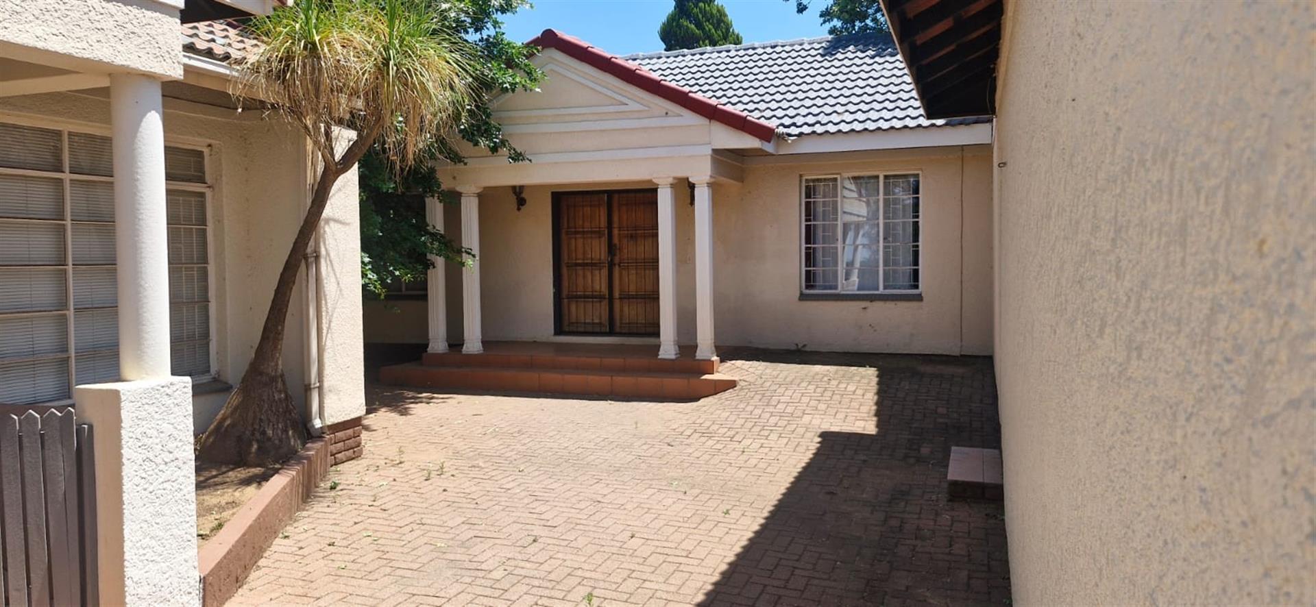House with flatlet To Rent in Flamwood Klerksdorp North West