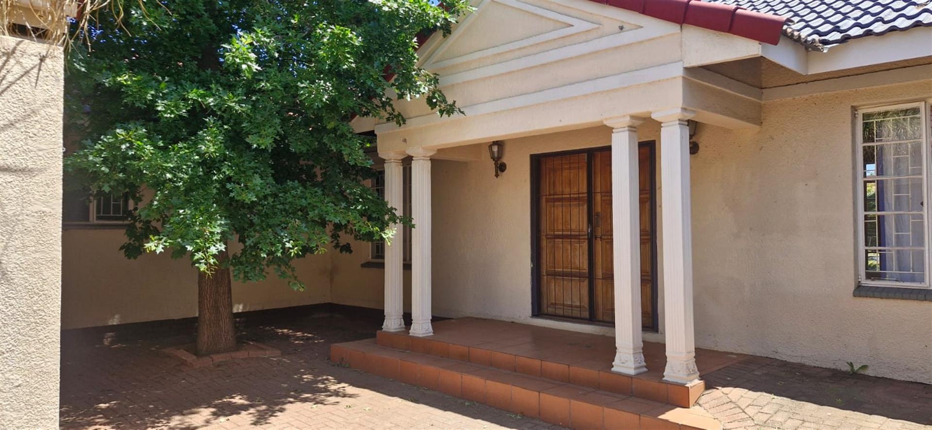 House with flatlet To Rent in Flamwood Klerksdorp North West