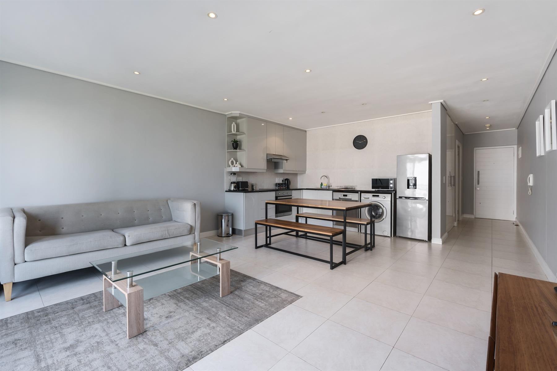 Modern 1-Bedroom Airbnb Investment with Table Mountain Views / De Waterkant