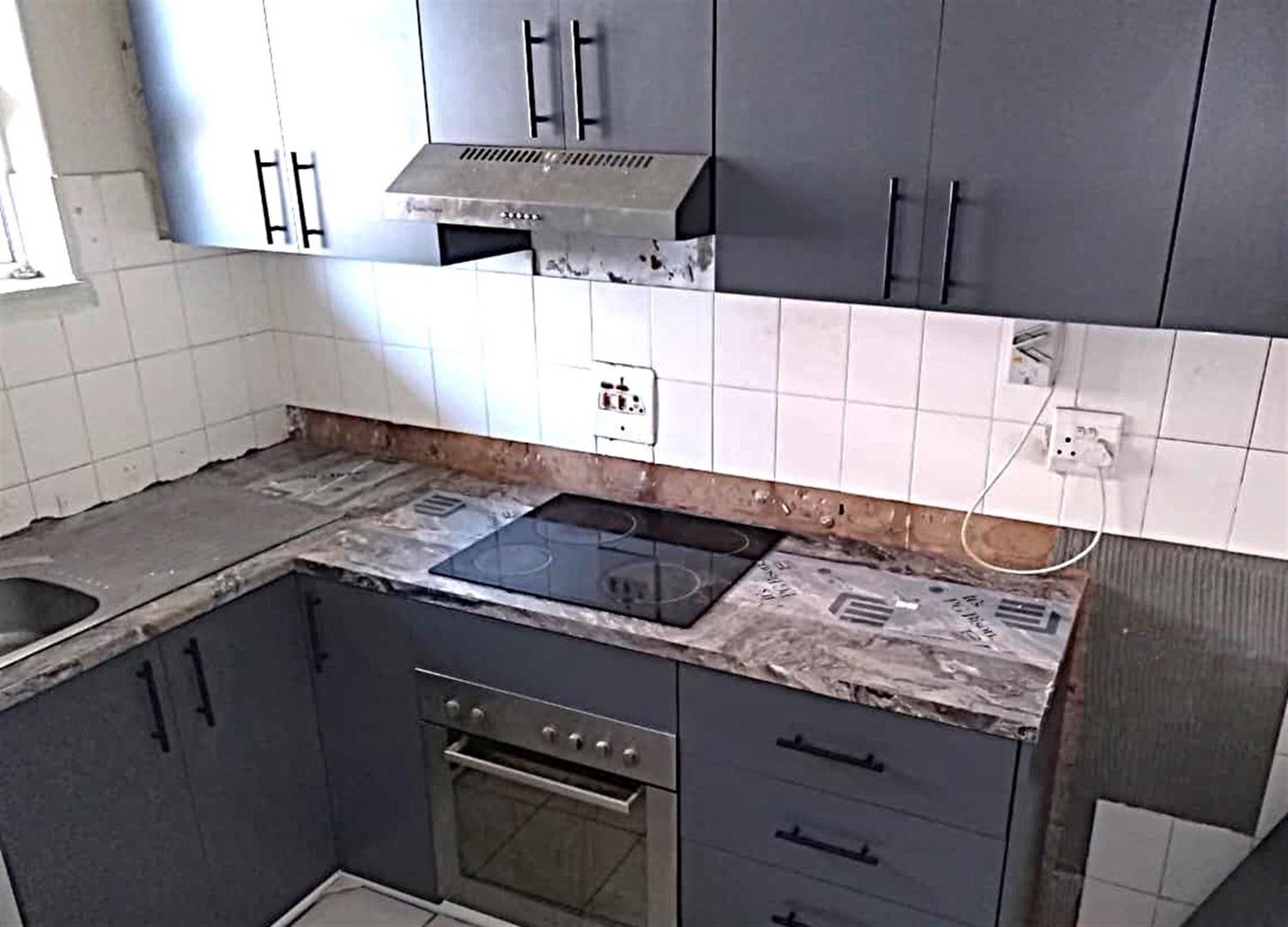 Apartment To Rent in Essenwood, Durban, KwaZulu Natal