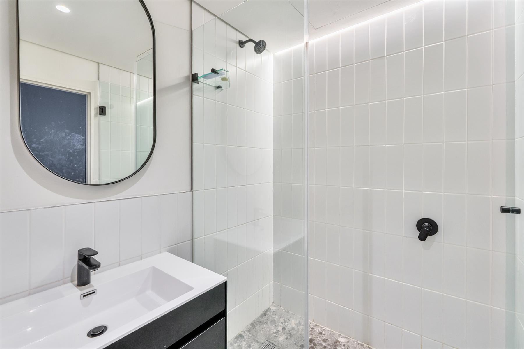 Modern 1 Bed | 1 Bath | 1 Parking in Station House / Perfect for Investors or 30+ Day Airbnb Stays