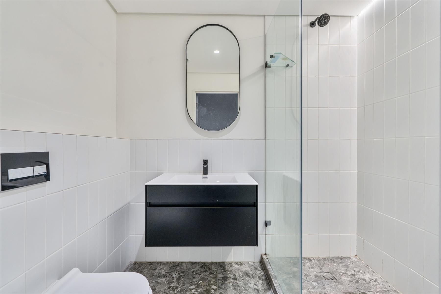Modern 1 Bed | 1 Bath | 1 Parking in Station House / Perfect for Investors or 30+ Day Airbnb Stays
