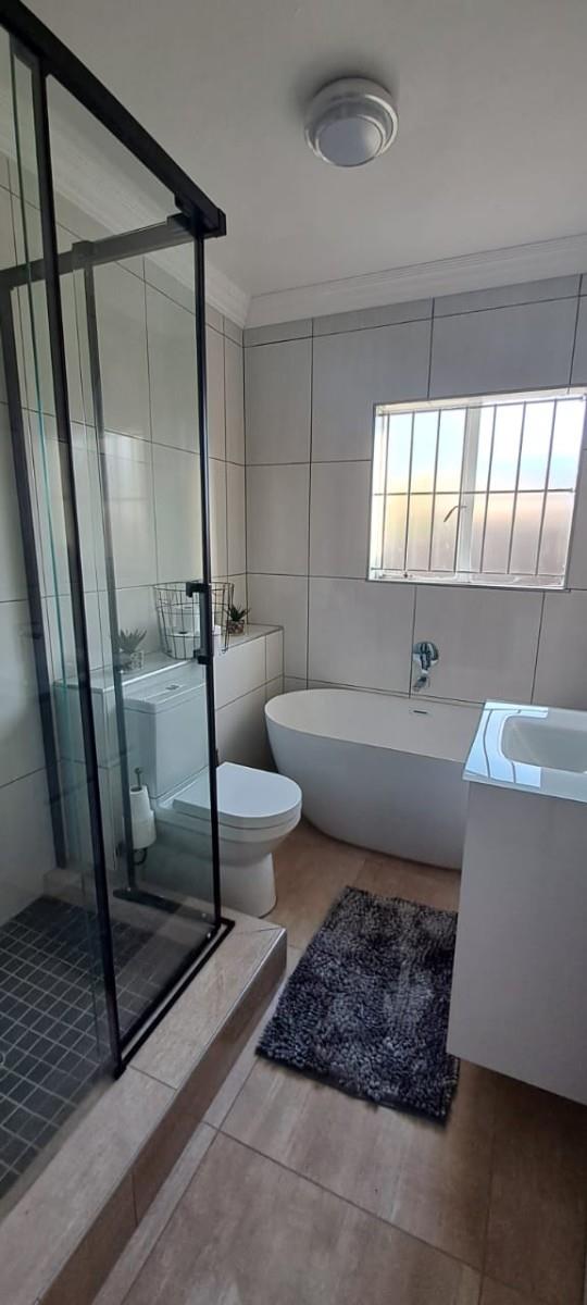 Townhouse for sale in Willowbrook, Roodepoort