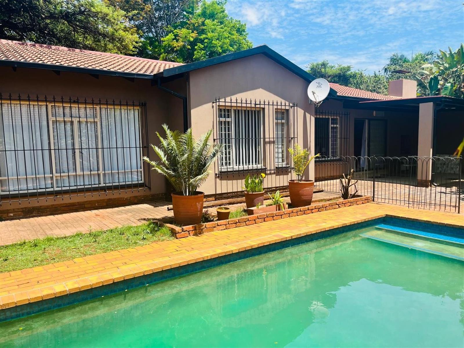 3 Bedroom House For Sale in Theresapark, Akasia