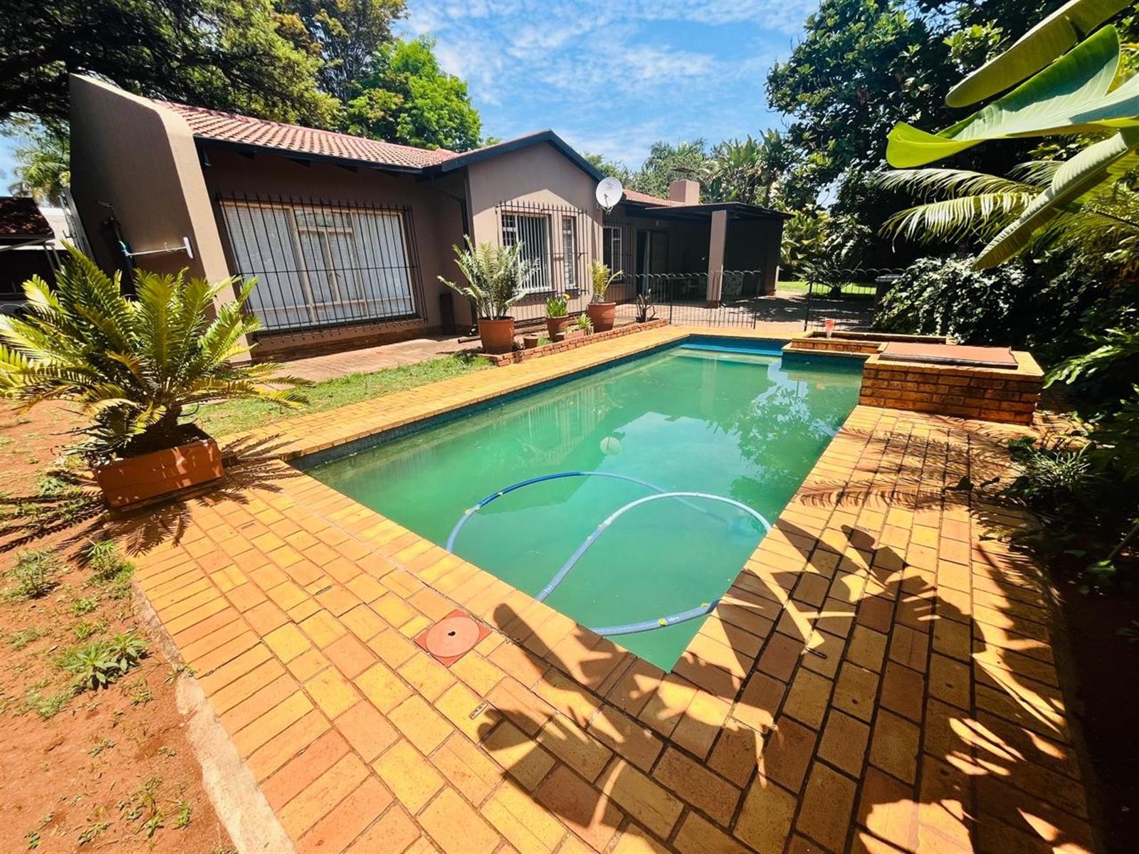 3 Bedroom House For Sale in Theresapark, Akasia