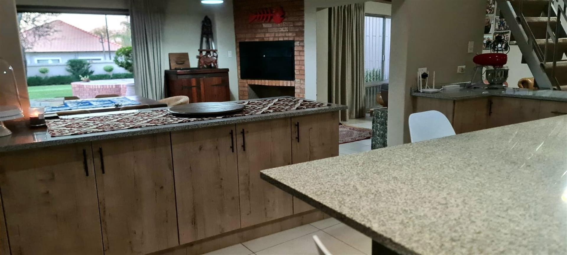 Modern Family Haven & Entertainer’s Dream in Marble Hall!