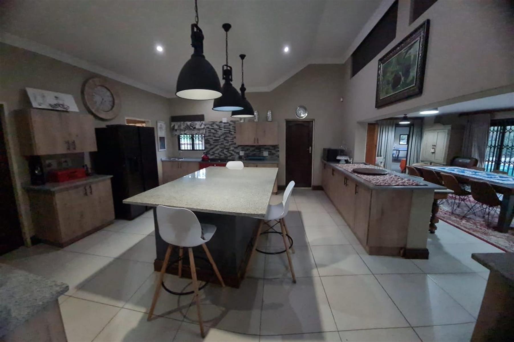 Modern Family Haven & Entertainer’s Dream in Marble Hall!