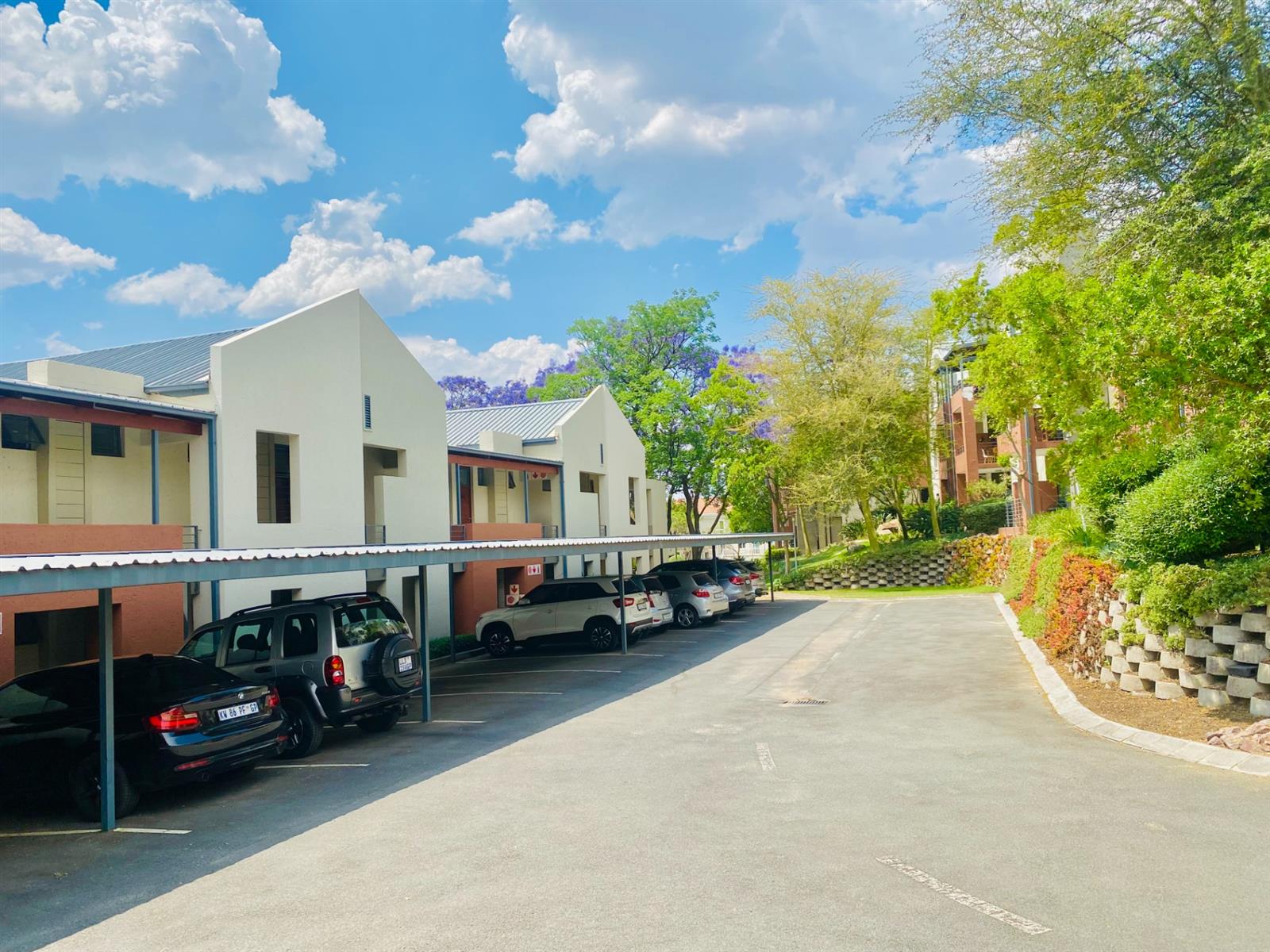 2-Bedroom 2-Bathroom 2 Car park Available for sale in Bryanston,