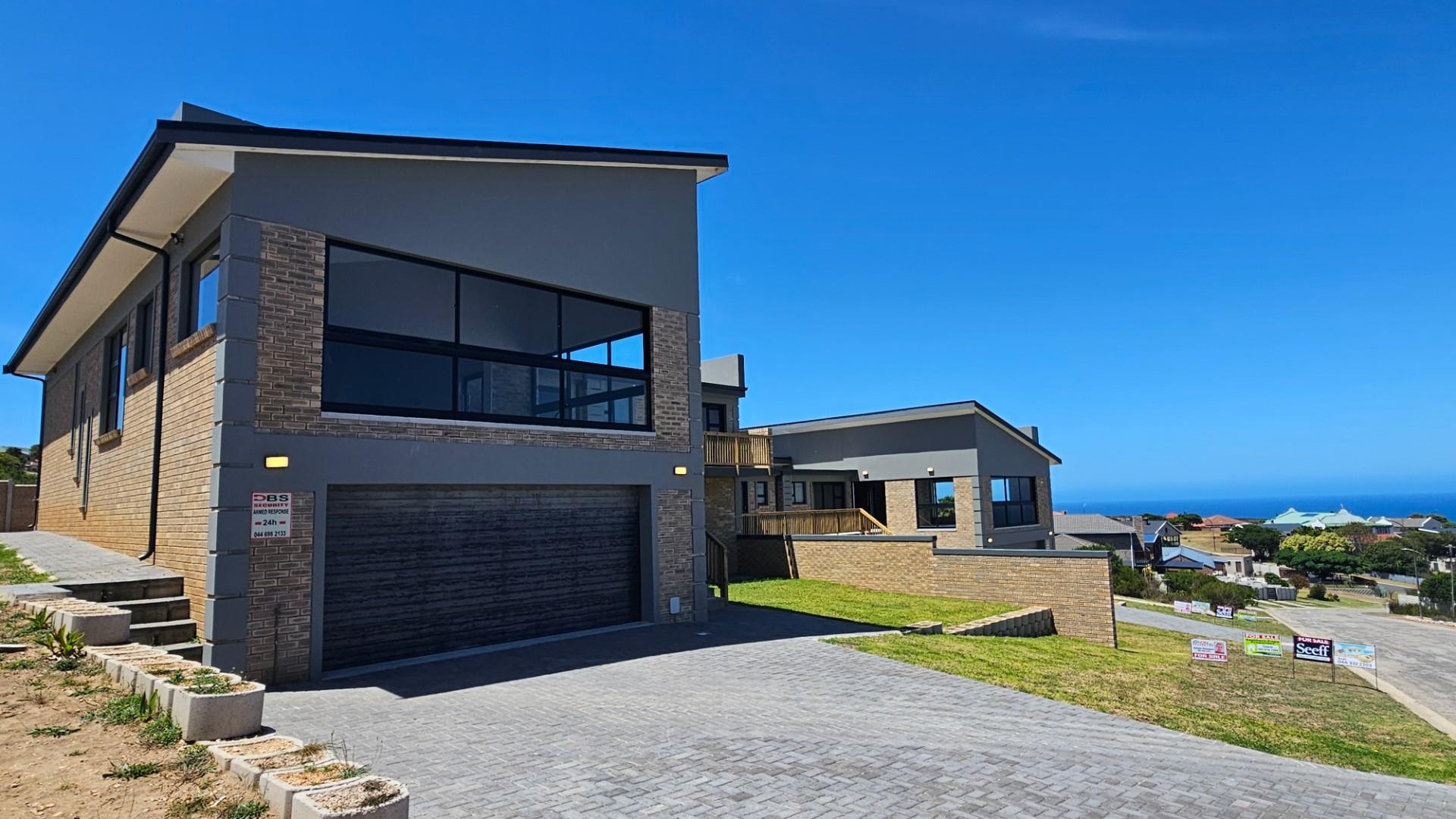 Beautiful Modern and Spacious Home For Sale in Dana Bay, Mossel Bay