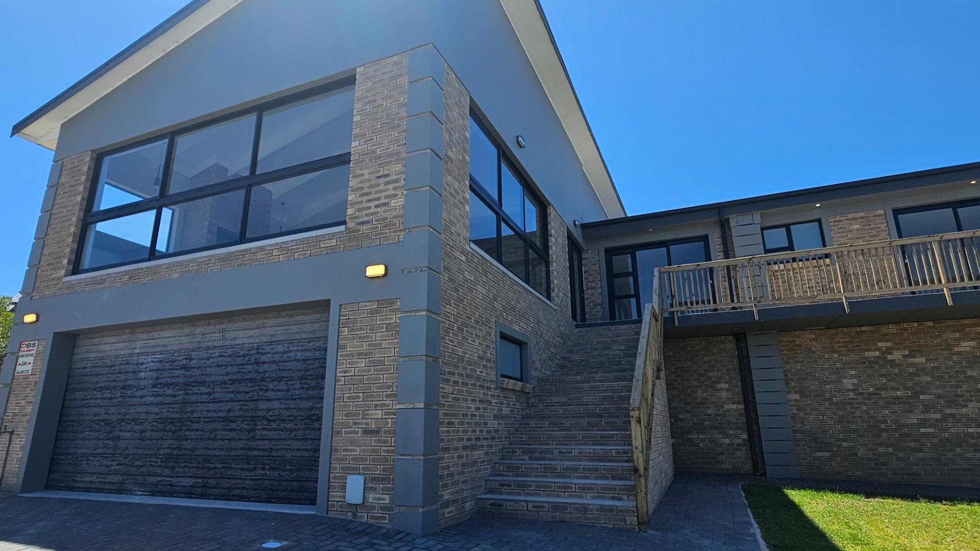 Beautiful Modern and Spacious Home For Sale in Dana Bay, Mossel Bay