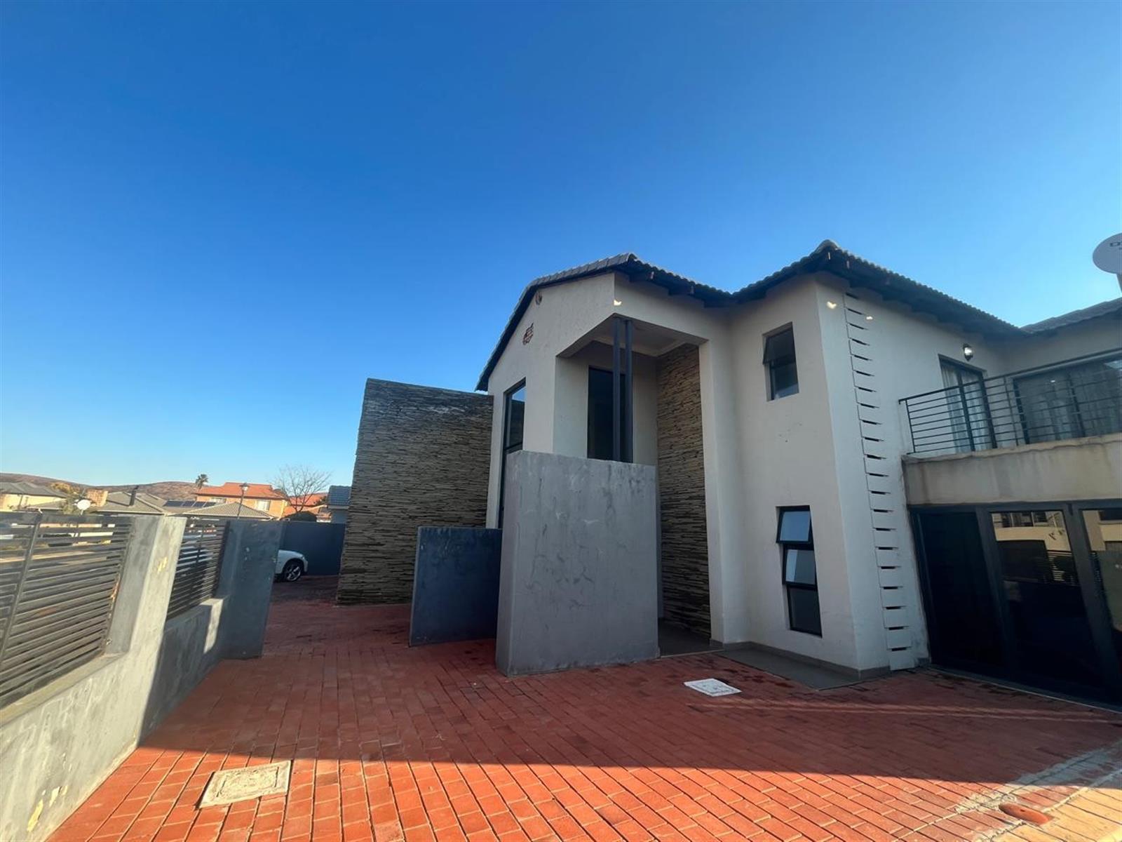 4 Bedroom House For Sale in Theresapark, Akasia