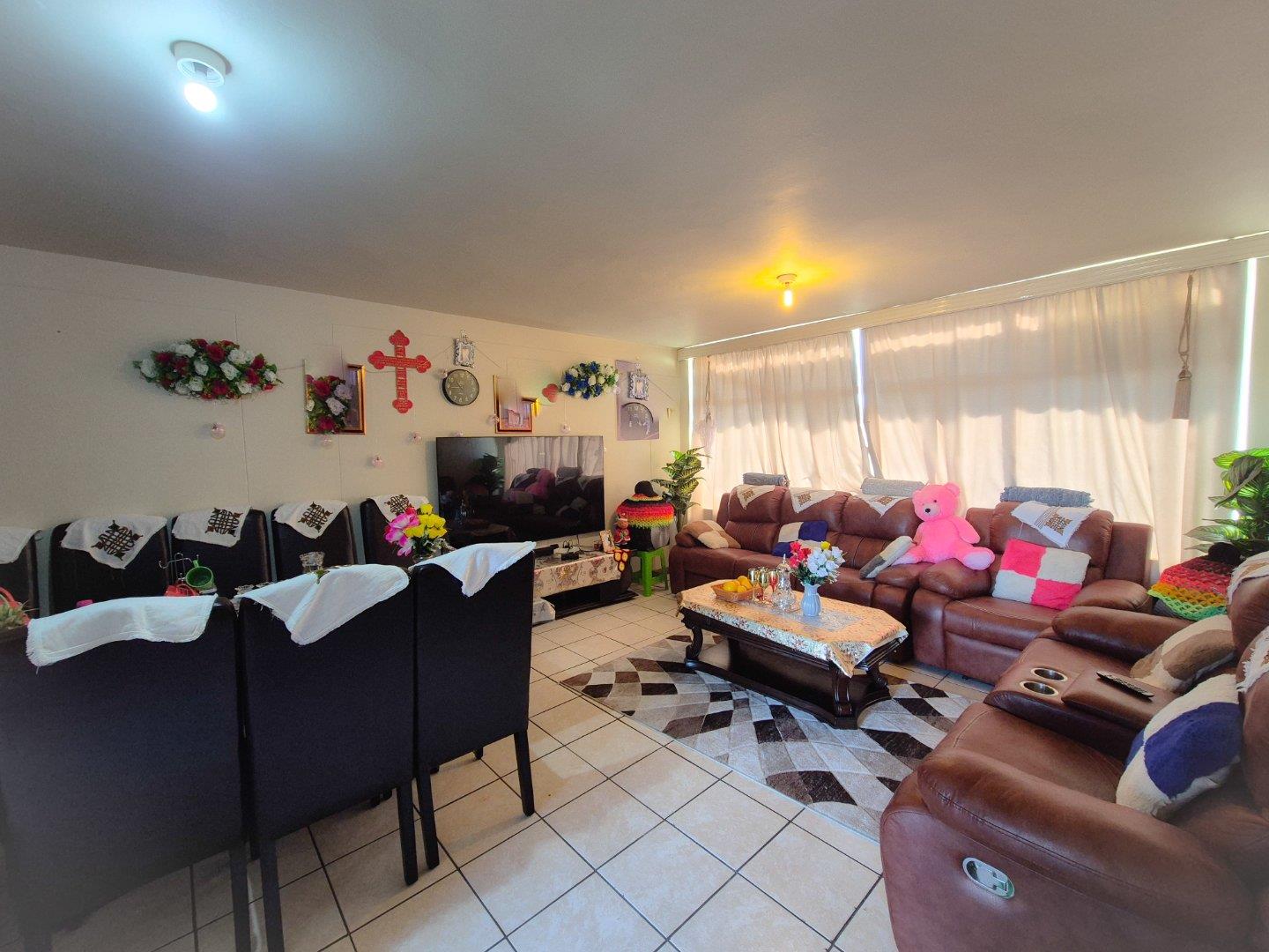 Apartment For Sale in Sasolburg Central, Sasolburg