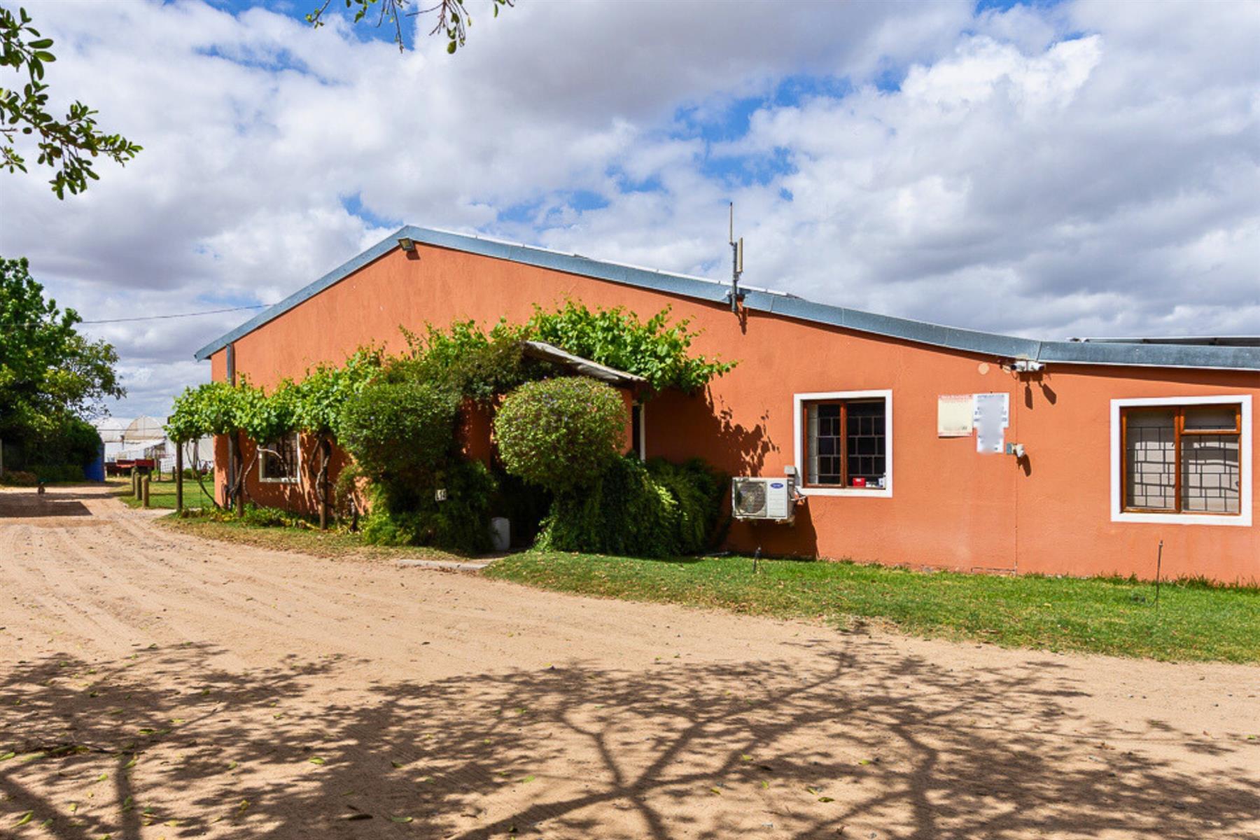Thriving High-Yield Veg Farm - Turnkey Infrastructure - Est. Retail Clients - 50km from Cape Town