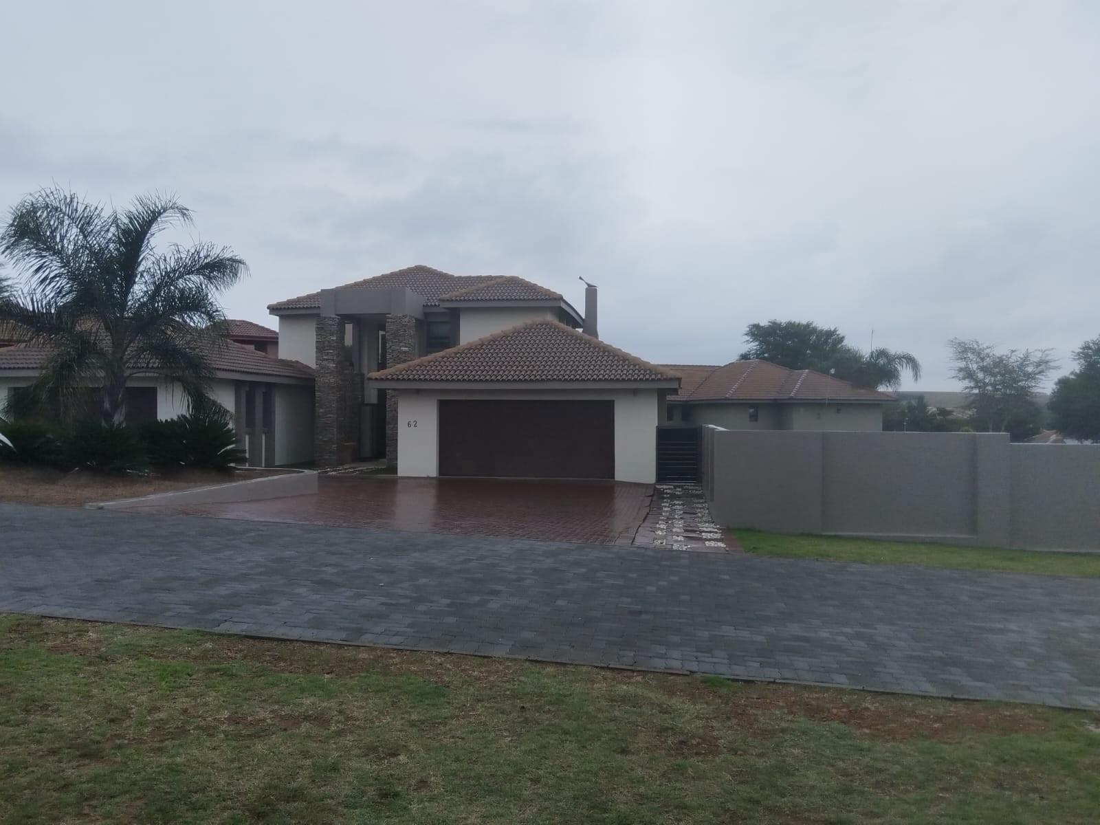 House For Sale in Bankenveld Golf Estate, Bankenveld, Witbank