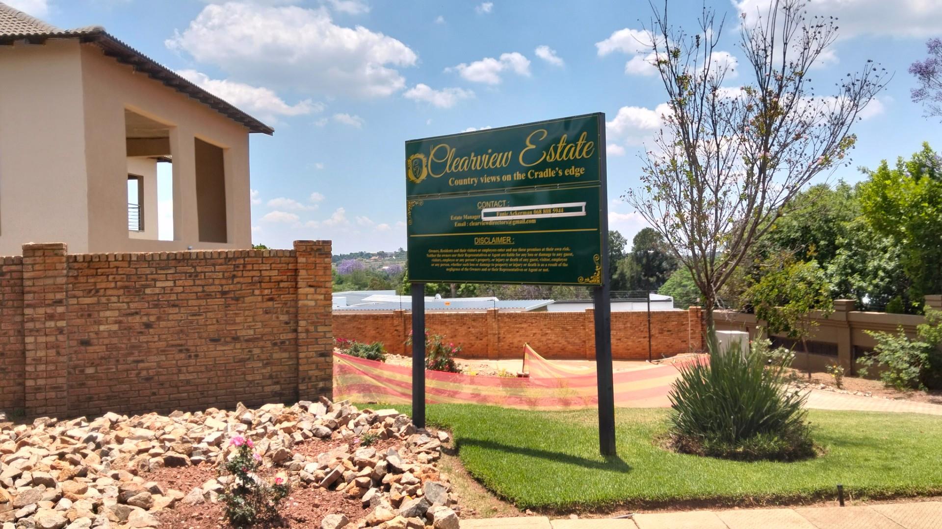 Clearview Estate 4 Beds, 2 Ensuites 1 Family bath + 2 Flatlets Pool, Solar 24Kva Dbl Garage 1536sqm