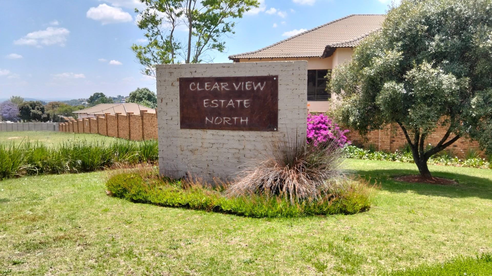 Clearview Estate 4 Beds, 2 Ensuites 1 Family bath + 2 Flatlets Pool, Solar 24Kva Dbl Garage 1536sqm