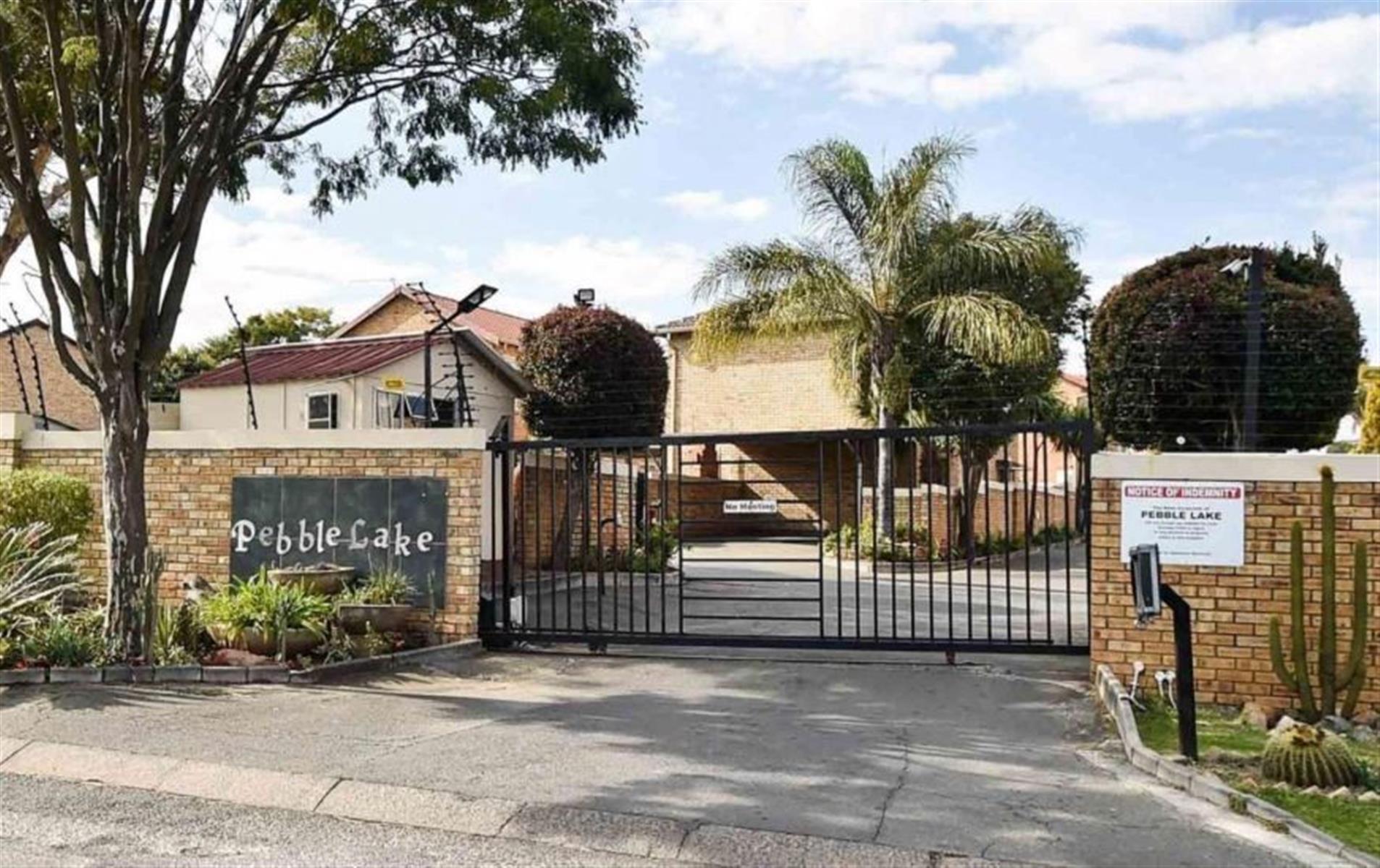 Townhouse for sale in Strubensvallei, Roodepoort
