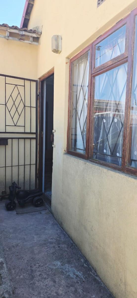 House For Sale in Ikwezi Park Khayelitsha