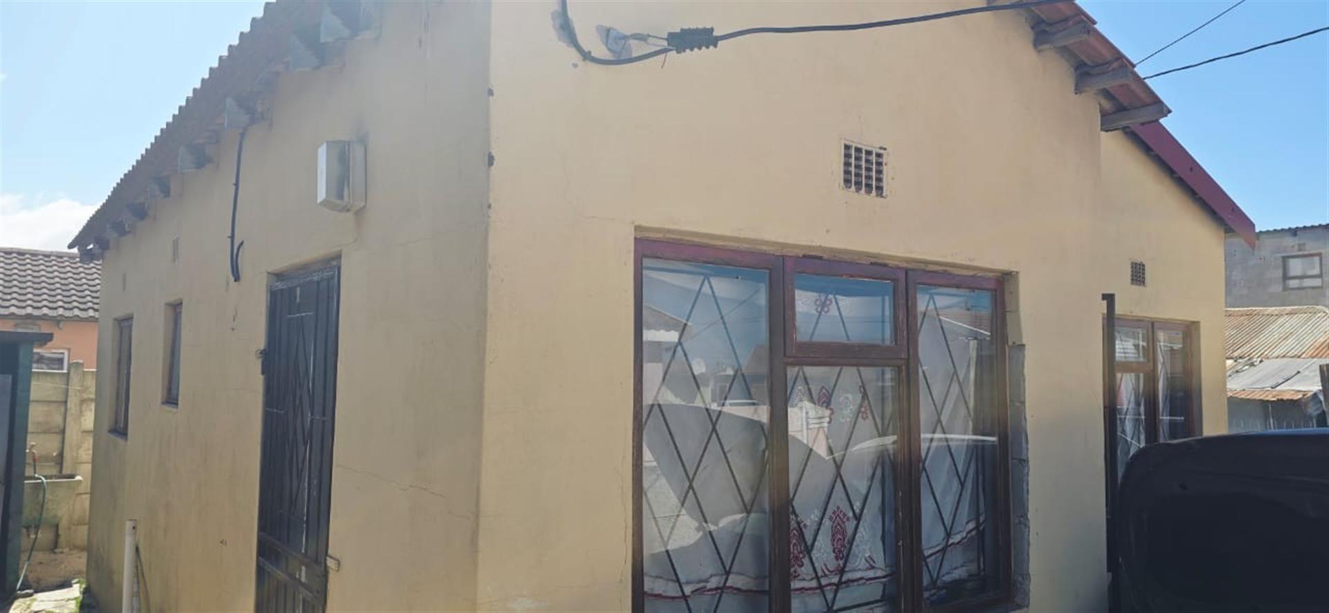 House For Sale in Ikwezi Park Khayelitsha