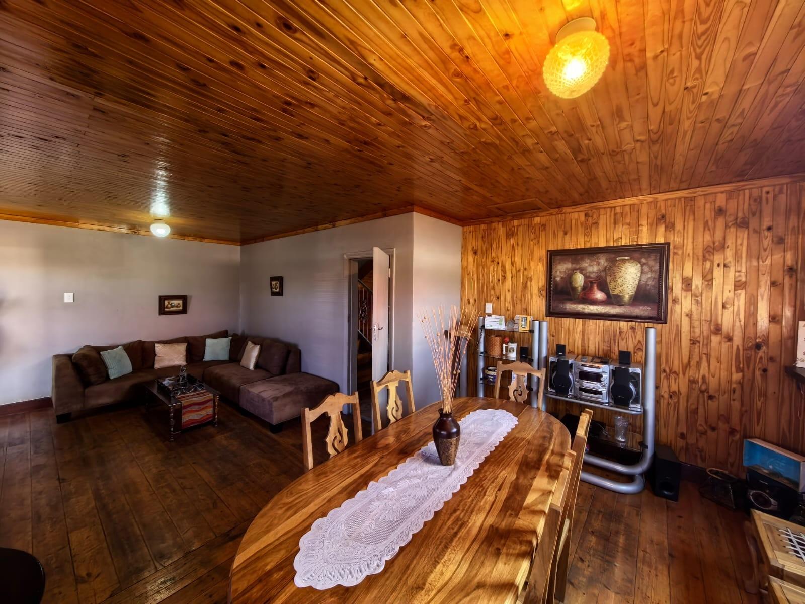 3 Bedroom, 2 Bathroom Home For Sale in Riviera