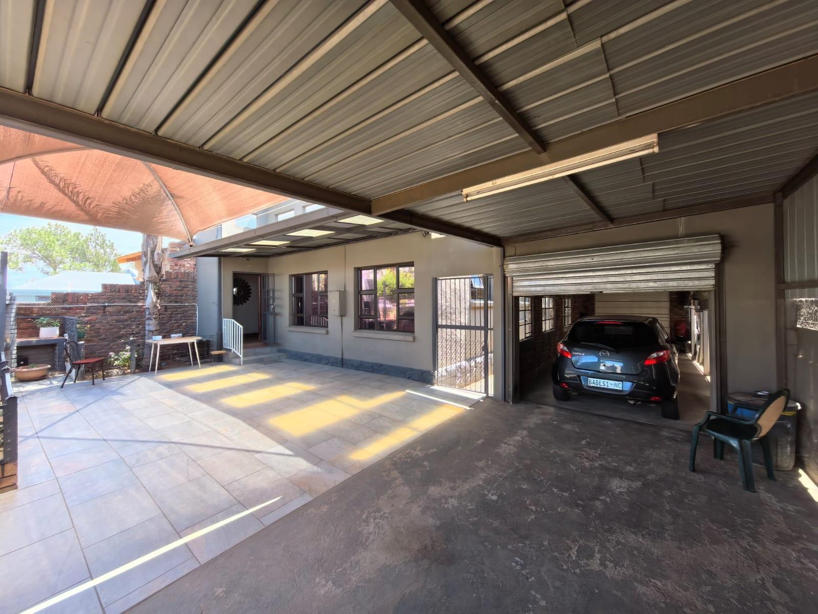 3 Bedroom, 2 Bathroom Home For Sale in Riviera
