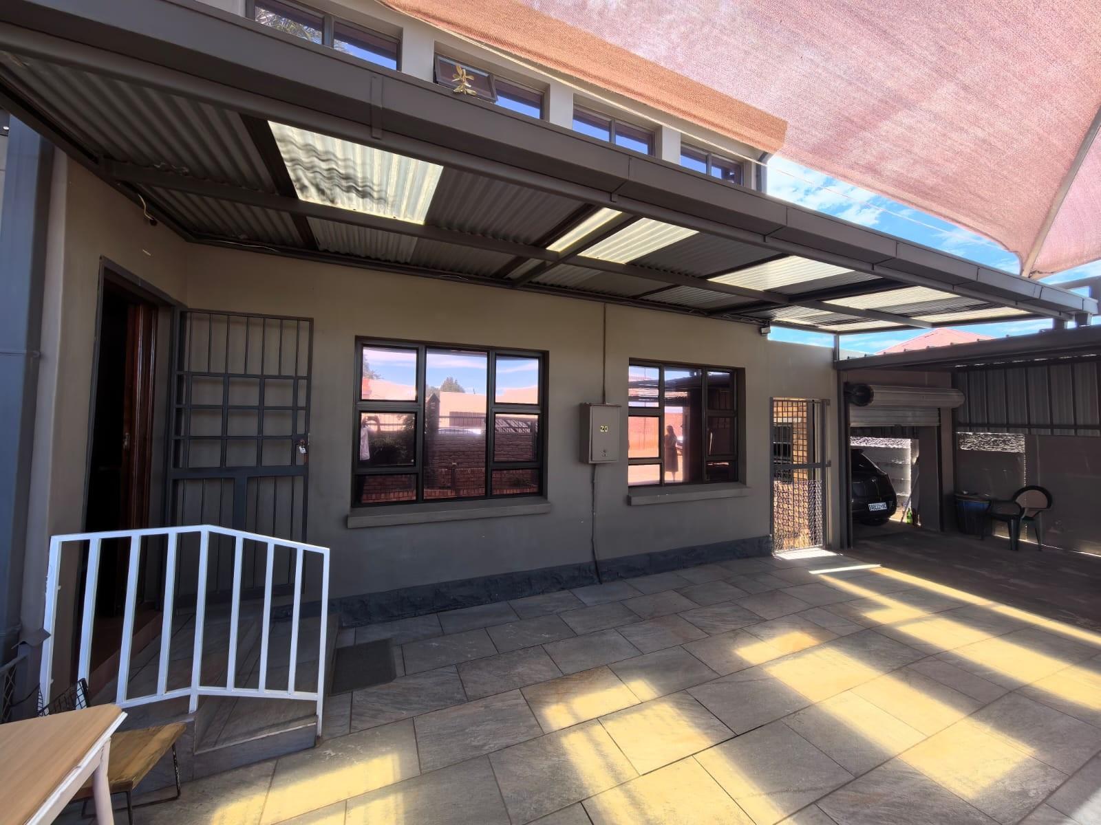 3 Bedroom, 2 Bathroom Home For Sale in Riviera