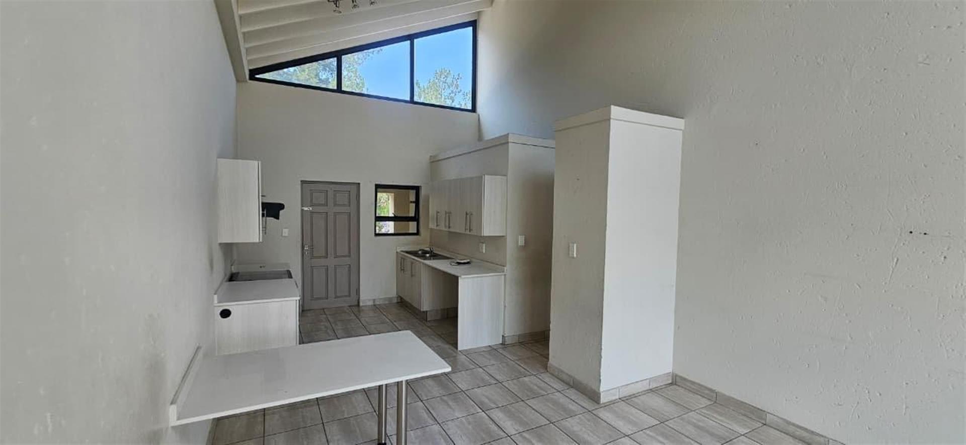 Townhouse For Sale in Johannesburg North, Randburg