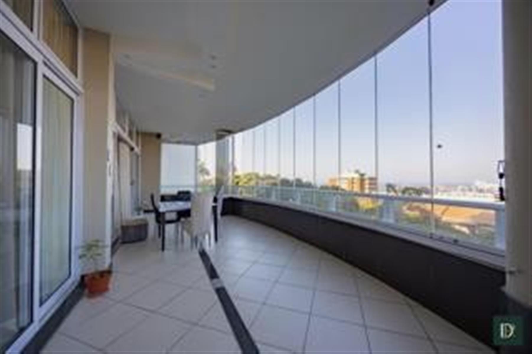 Apartment for sale in Essenwood, Durban, KwaZulu Natal, 335 m²