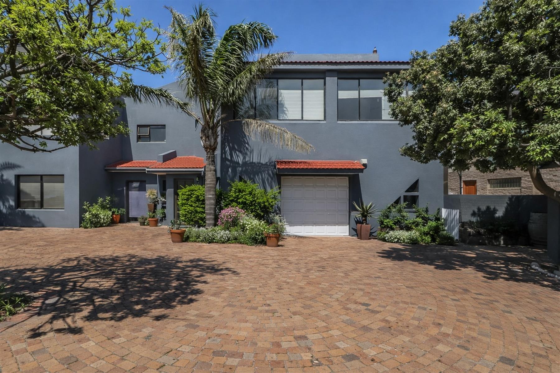 Back on the Market- Entertainers Dream Home in Greenways Golf Estate, Strand