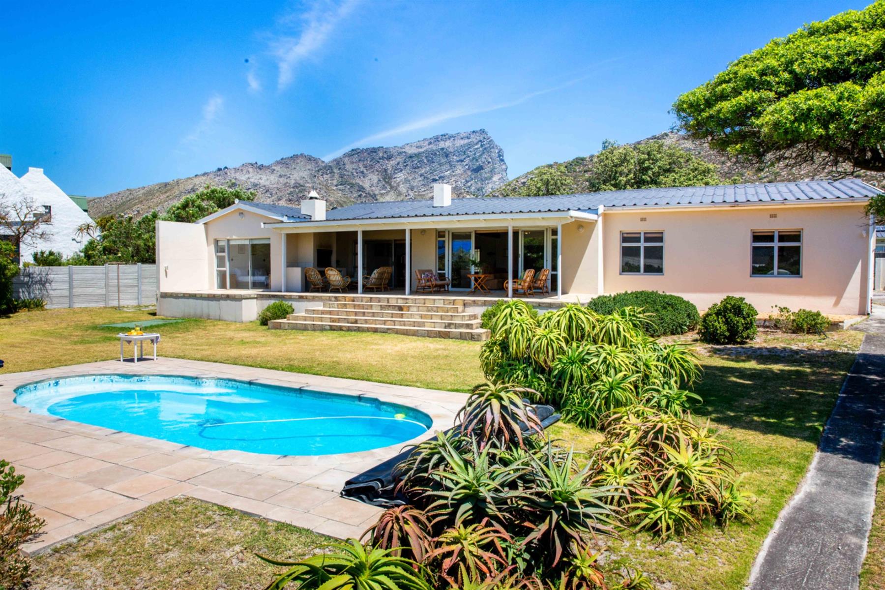 House For Sale in Pringle Bay