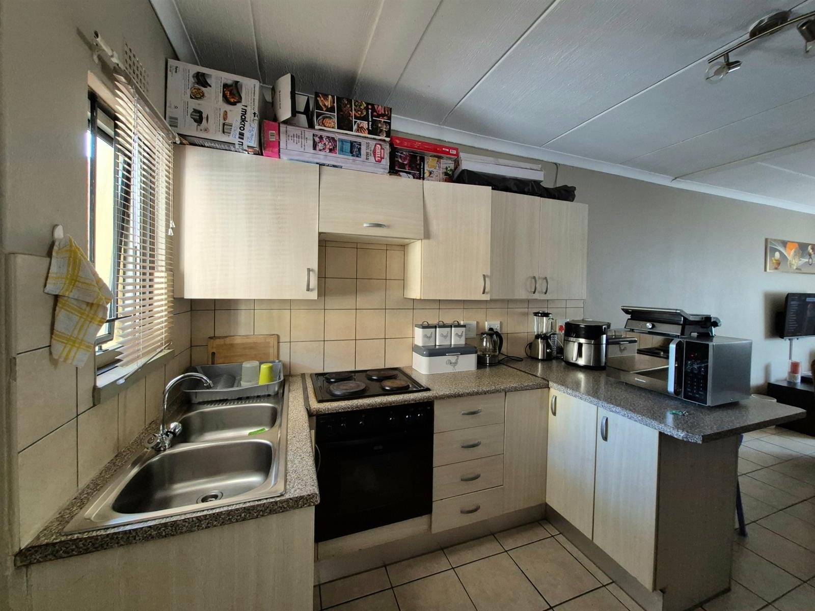 Spacious 2 Bedroom Apartment For Sale in Noordwyk