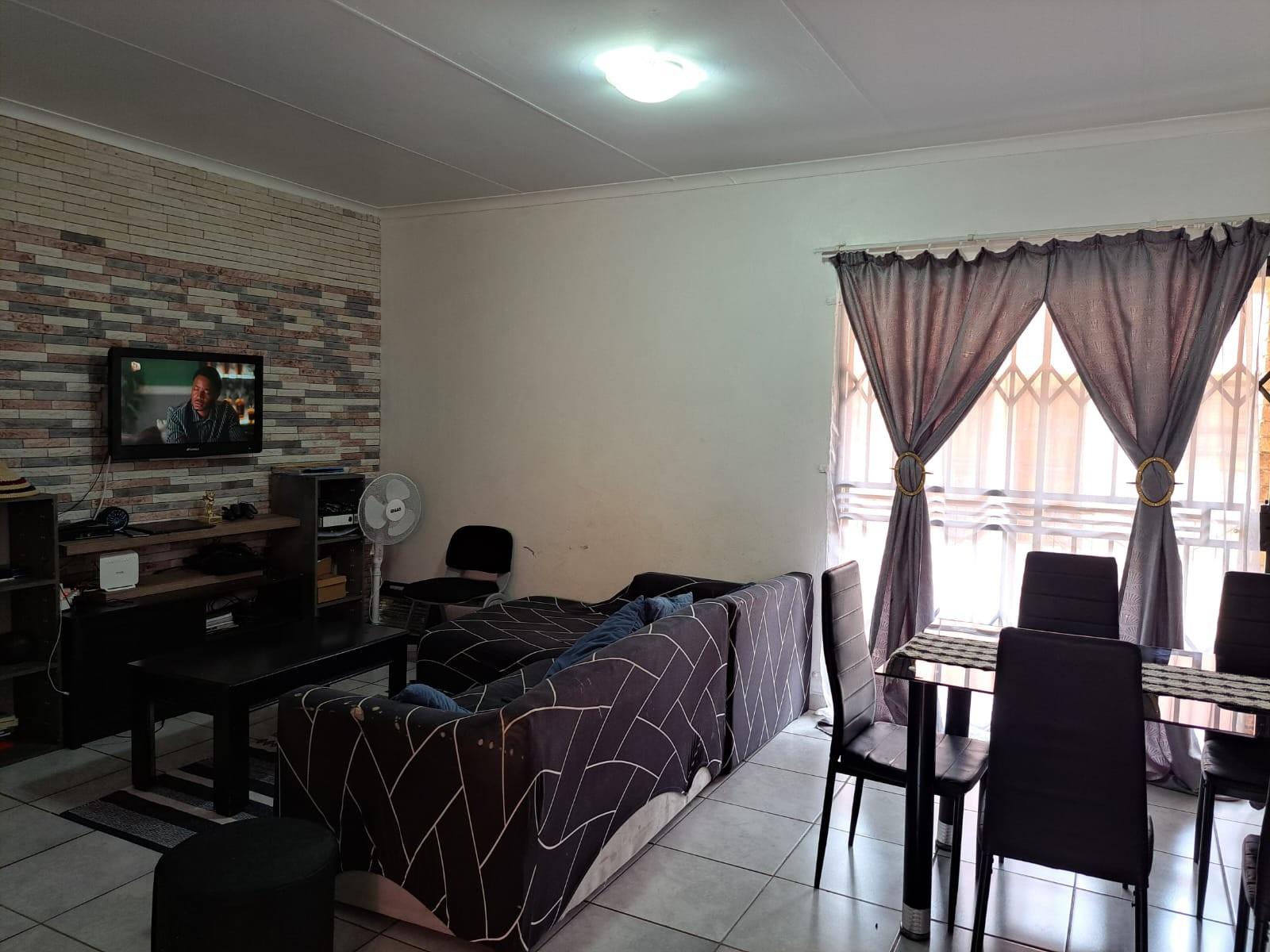 Apartment For Sale in Groblerpark Ext, Roodepoort